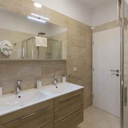 Amorino Of - With Terrace And Sea View Lavanda Apartman *